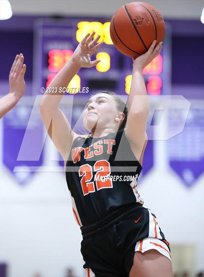Thumbnail 1 in Portsmouth West vs. Wheelersburg (OHSAA D3 Regional Final) photogallery.