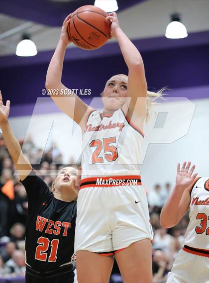 Thumbnail 1 in Portsmouth West vs. Wheelersburg (OHSAA D3 Regional Final) photogallery.