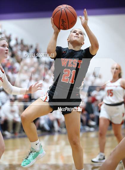 Thumbnail 1 in Portsmouth West vs. Wheelersburg (OHSAA D3 Regional Final) photogallery.