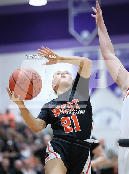 Thumbnail 2 in Portsmouth West vs. Wheelersburg (OHSAA D3 Regional Final) photogallery.