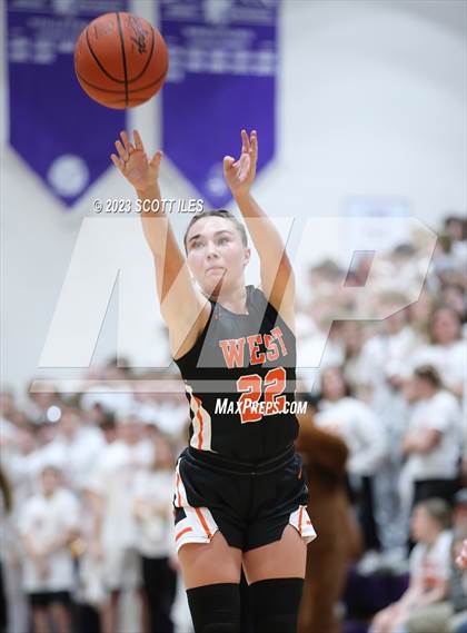 Thumbnail 3 in Portsmouth West vs. Wheelersburg (OHSAA D3 Regional Final) photogallery.