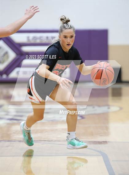 Thumbnail 2 in Portsmouth West vs. Wheelersburg (OHSAA D3 Regional Final) photogallery.