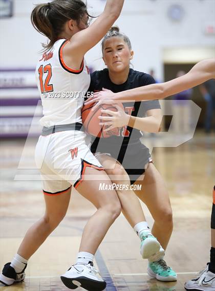 Thumbnail 1 in Portsmouth West vs. Wheelersburg (OHSAA D3 Regional Final) photogallery.