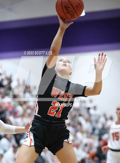 Thumbnail 2 in Portsmouth West vs. Wheelersburg (OHSAA D3 Regional Final) photogallery.