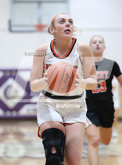 Thumbnail 3 in Portsmouth West vs. Wheelersburg (OHSAA D3 Regional Final) photogallery.