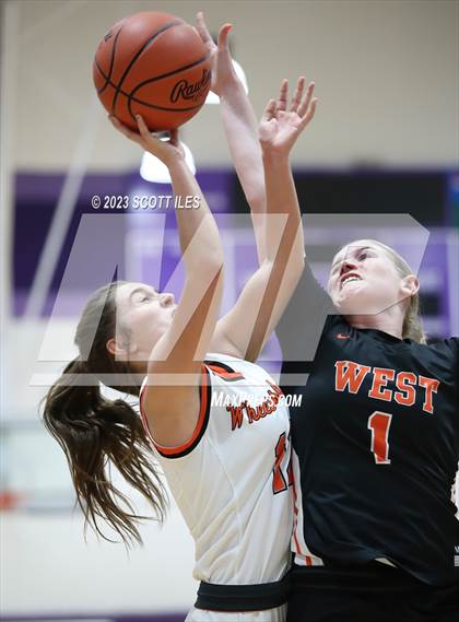 Thumbnail 2 in Portsmouth West vs. Wheelersburg (OHSAA D3 Regional Final) photogallery.