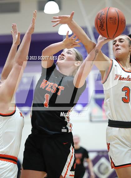 Thumbnail 1 in Portsmouth West vs. Wheelersburg (OHSAA D3 Regional Final) photogallery.