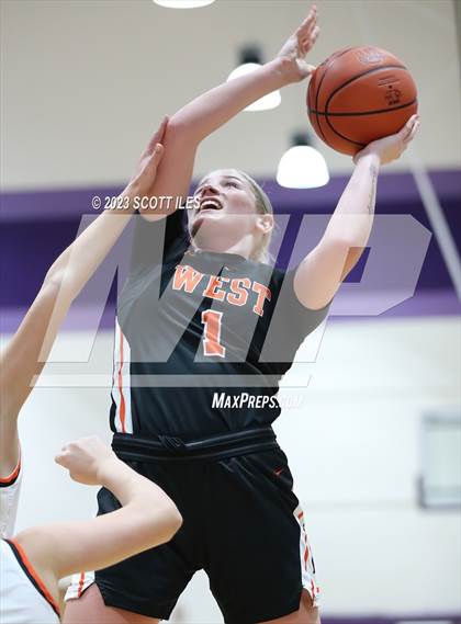 Thumbnail 1 in Portsmouth West vs. Wheelersburg (OHSAA D3 Regional Final) photogallery.