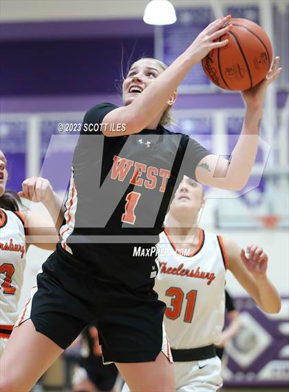 Thumbnail 1 in Portsmouth West vs. Wheelersburg (OHSAA D3 Regional Final) photogallery.