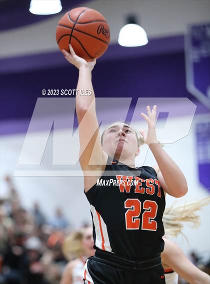 Thumbnail 1 in Portsmouth West vs. Wheelersburg (OHSAA D3 Regional Final) photogallery.