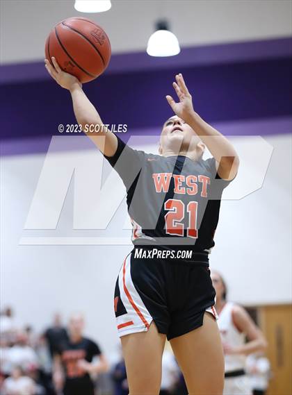 Thumbnail 3 in Portsmouth West vs. Wheelersburg (OHSAA D3 Regional Final) photogallery.