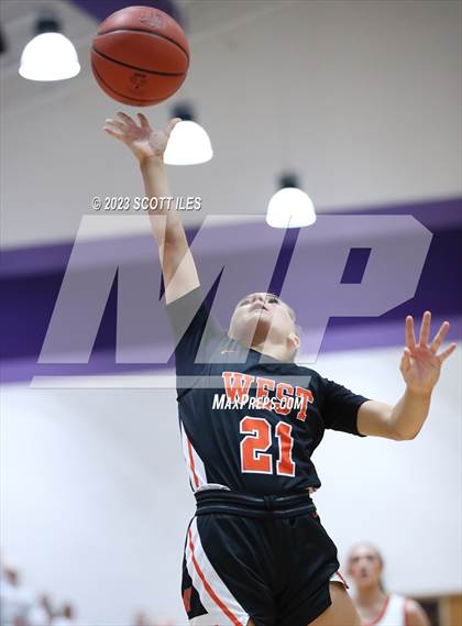 Thumbnail 1 in Portsmouth West vs. Wheelersburg (OHSAA D3 Regional Final) photogallery.