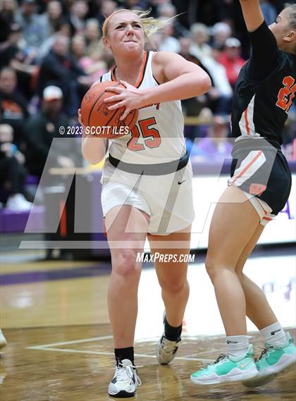 Thumbnail 2 in Portsmouth West vs. Wheelersburg (OHSAA D3 Regional Final) photogallery.