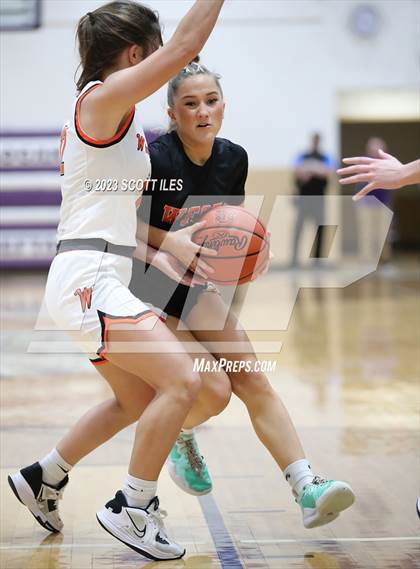 Thumbnail 3 in Portsmouth West vs. Wheelersburg (OHSAA D3 Regional Final) photogallery.