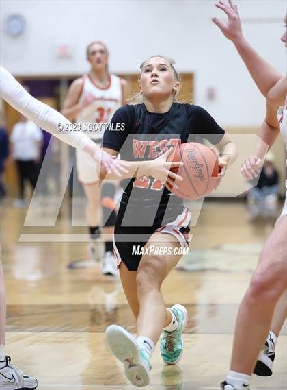 Thumbnail 2 in Portsmouth West vs. Wheelersburg (OHSAA D3 Regional Final) photogallery.