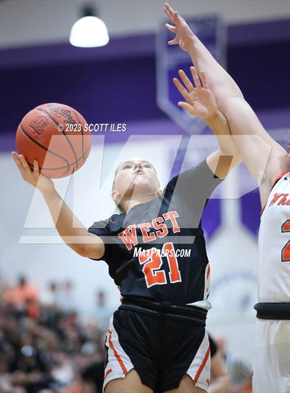 Thumbnail 3 in Portsmouth West vs. Wheelersburg (OHSAA D3 Regional Final) photogallery.
