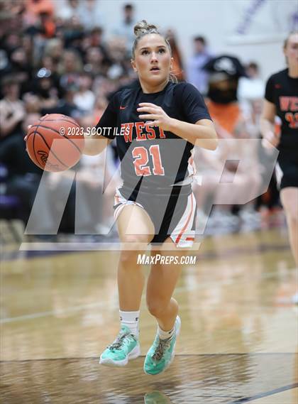 Thumbnail 2 in Portsmouth West vs. Wheelersburg (OHSAA D3 Regional Final) photogallery.