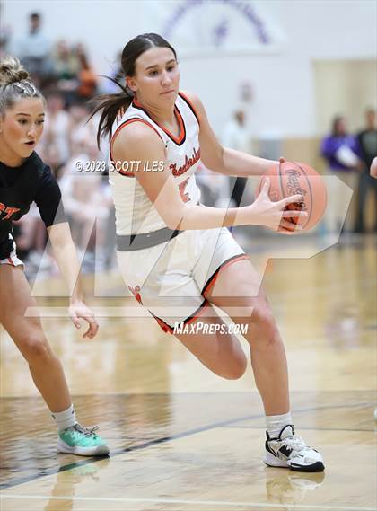 Thumbnail 3 in Portsmouth West vs. Wheelersburg (OHSAA D3 Regional Final) photogallery.