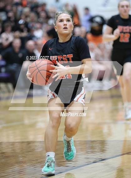 Thumbnail 1 in Portsmouth West vs. Wheelersburg (OHSAA D3 Regional Final) photogallery.