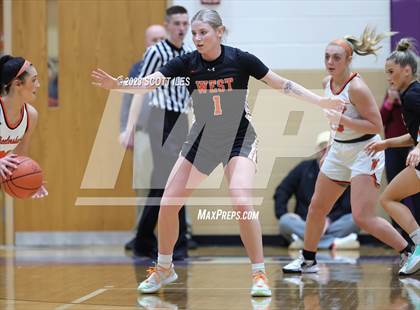 Thumbnail 1 in Portsmouth West vs. Wheelersburg (OHSAA D3 Regional Final) photogallery.