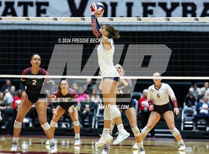 Thumbnail 2 in McKinney North vs. Flour Bluff (UIL 5A Volleyball Division I Final) photogallery.