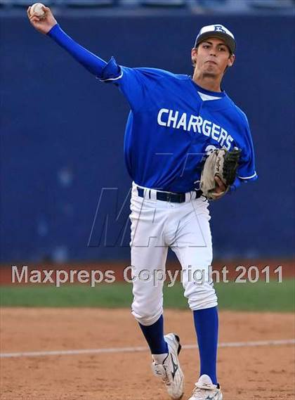 Thumbnail 2 in El Toro vs. Mater Dei (Anderson Bat Classic) photogallery.