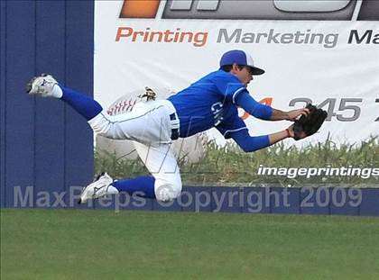 Thumbnail 3 in El Toro vs. Mater Dei (Anderson Bat Classic) photogallery.