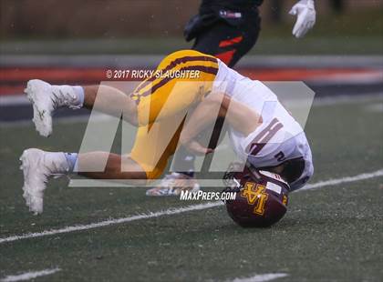 Thumbnail 3 in Edwardsville vs. Loyola Academy photogallery.