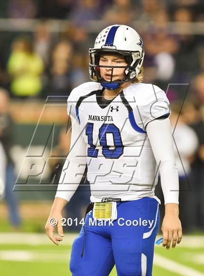 Thumbnail 2 in Liberty Hill vs. Navasota (UIL 4A D1 Semifinals) photogallery.