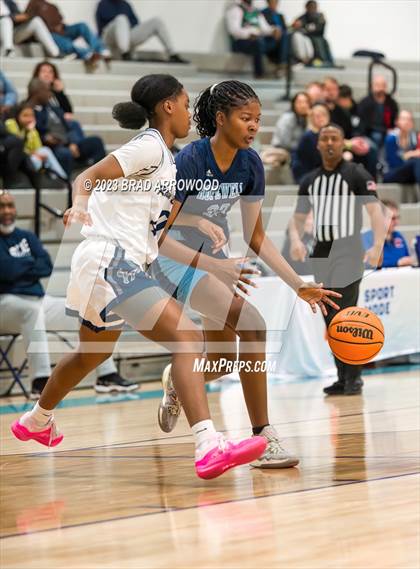 Thumbnail 3 in Hopewell vs Hickory Ridge (Phenom Holiday Classic) photogallery.