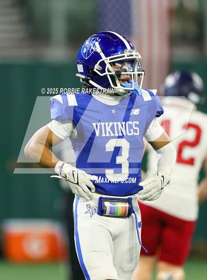 Thumbnail 2 in John Paul II vs. Nolan Catholic (Catholic Bowl) photogallery.