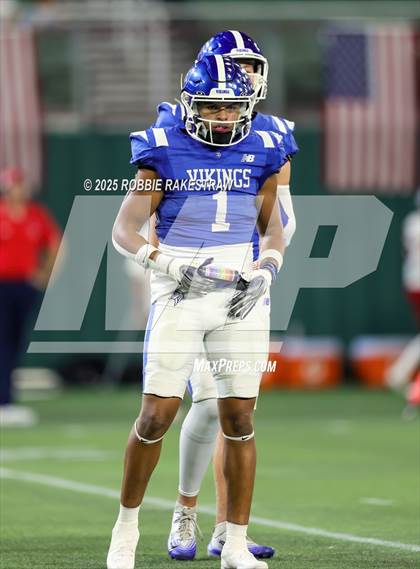 Thumbnail 1 in John Paul II vs. Nolan Catholic (Catholic Bowl) photogallery.