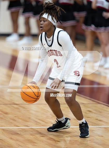 Thumbnail 3 in Greenbrier vs Warner Robins (GHSA 5A Elite 8 Playoff) photogallery.