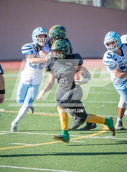 Thumbnail 2 in Patrick Henry vs. University City (CIF SDS Division 4 finals) photogallery.