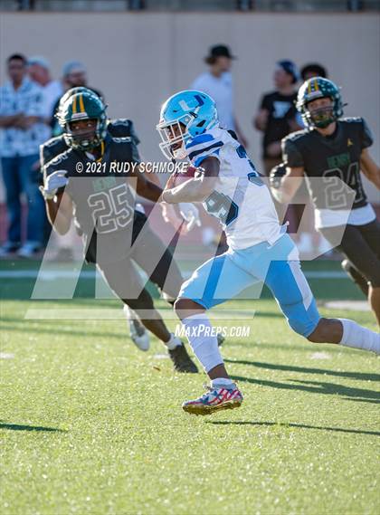 Thumbnail 3 in Patrick Henry vs. University City (CIF SDS Division 4 finals) photogallery.