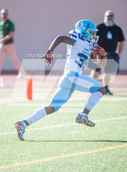 Thumbnail 2 in Patrick Henry vs. University City (CIF SDS Division 4 finals) photogallery.