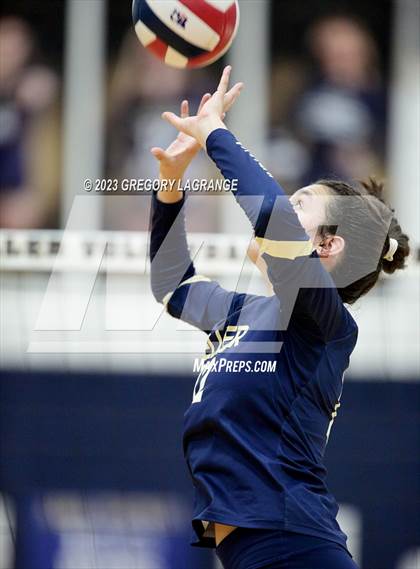 Thumbnail 3 in Southlake Carroll vs Keller photogallery.