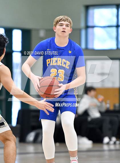 Thumbnail 3 in Pierce vs. Pioneer (Steve Cauchi Ram Jam) photogallery.