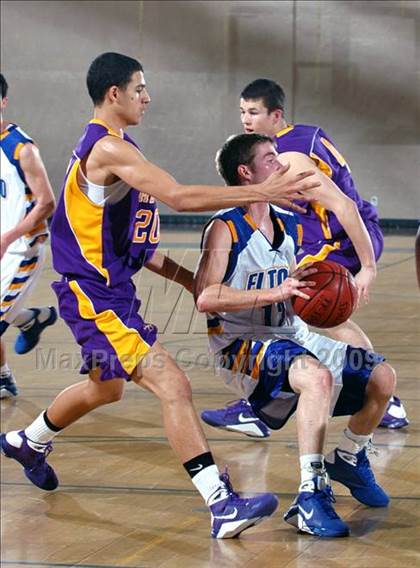 Thumbnail 1 in El Toro vs. Mesa (MaxPreps Holiday Classic) photogallery.