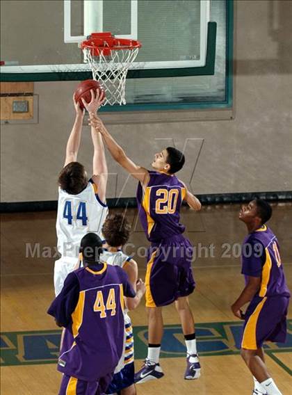 Thumbnail 2 in El Toro vs. Mesa (MaxPreps Holiday Classic) photogallery.