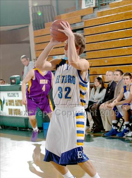 Thumbnail 3 in El Toro vs. Mesa (MaxPreps Holiday Classic) photogallery.