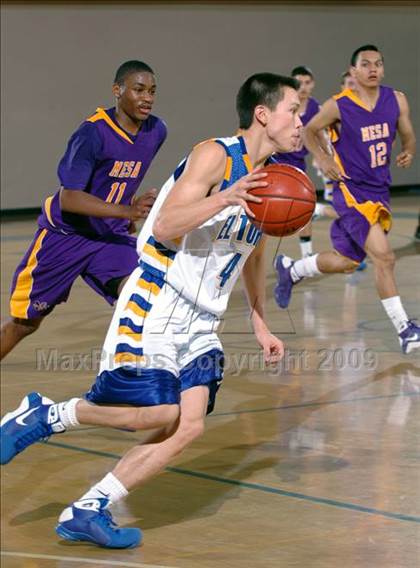 Thumbnail 3 in El Toro vs. Mesa (MaxPreps Holiday Classic) photogallery.
