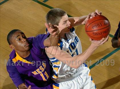 Thumbnail 3 in El Toro vs. Mesa (MaxPreps Holiday Classic) photogallery.