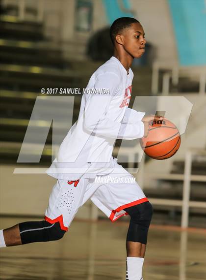 Thumbnail 3 in Hollywood vs Loyola (77th Annual Beverly Hills Tournament) photogallery.