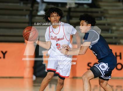 Thumbnail 1 in Hollywood vs Loyola (77th Annual Beverly Hills Tournament) photogallery.