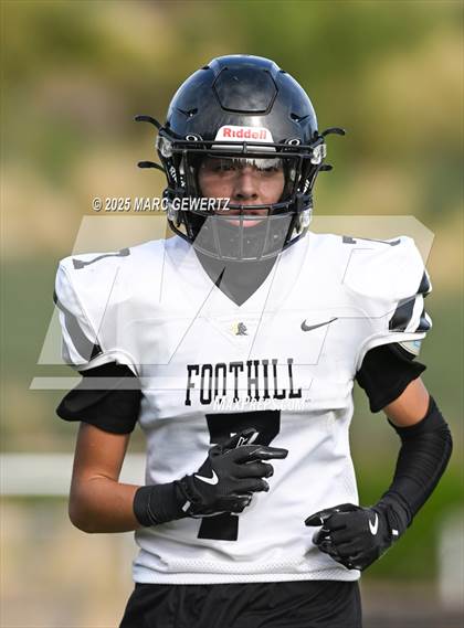 Thumbnail 2 in JV: Foothill @ Crean Lutheran photogallery.
