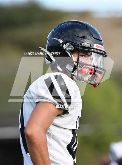 Thumbnail 2 in JV: Foothill @ Crean Lutheran photogallery.