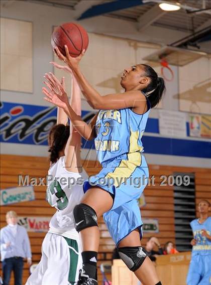 Thumbnail 2 in Burbank vs. Granite Bay (Bulldog Winter Classic) photogallery.