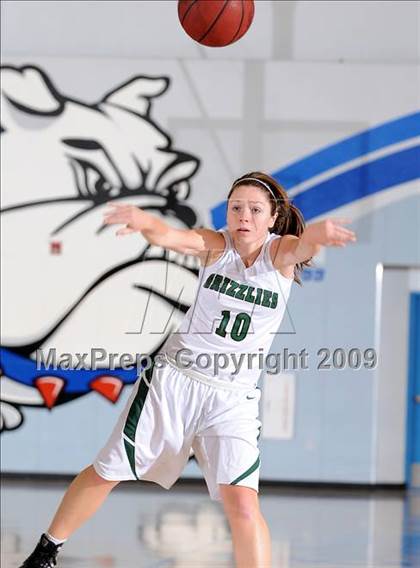 Thumbnail 3 in Burbank vs. Granite Bay (Bulldog Winter Classic) photogallery.