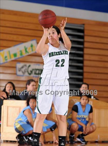 Thumbnail 3 in Burbank vs. Granite Bay (Bulldog Winter Classic) photogallery.